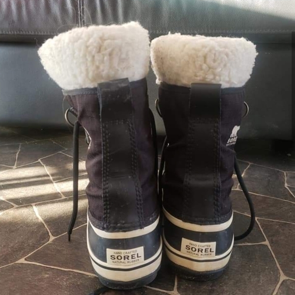 Sorel boots - Picture 2 of 2